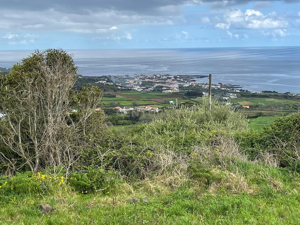 Terreno para construção com vista mar na freguesia de São Sebastião- Ilha Terceira. - Image 3