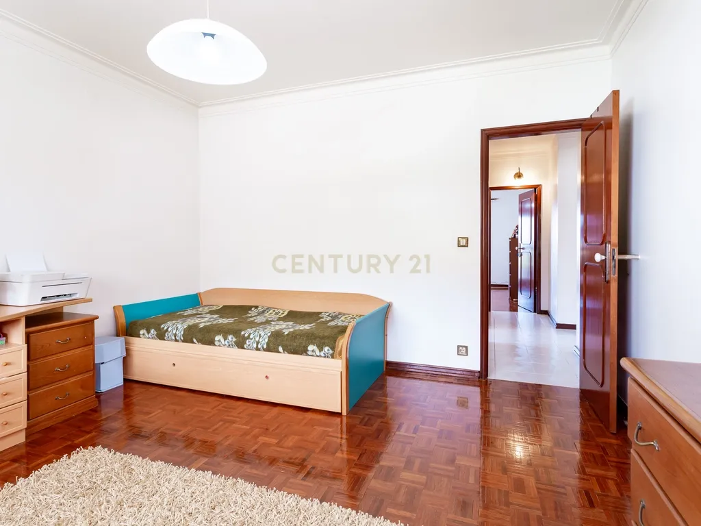 PROPRIEDADE COM HABITAÇÃO E ARMAZÉM A 40 MINUTOS DE LISBOA - Image 26