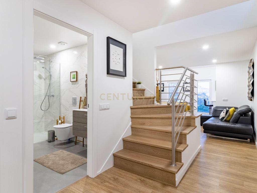 Apartamento T4 duplex || Centro Histórico de Leiria - Image 9