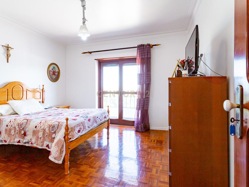 PROPRIEDADE COM HABITAÇÃO E ARMAZÉM A 40 MINUTOS DE LISBOA - Image 18