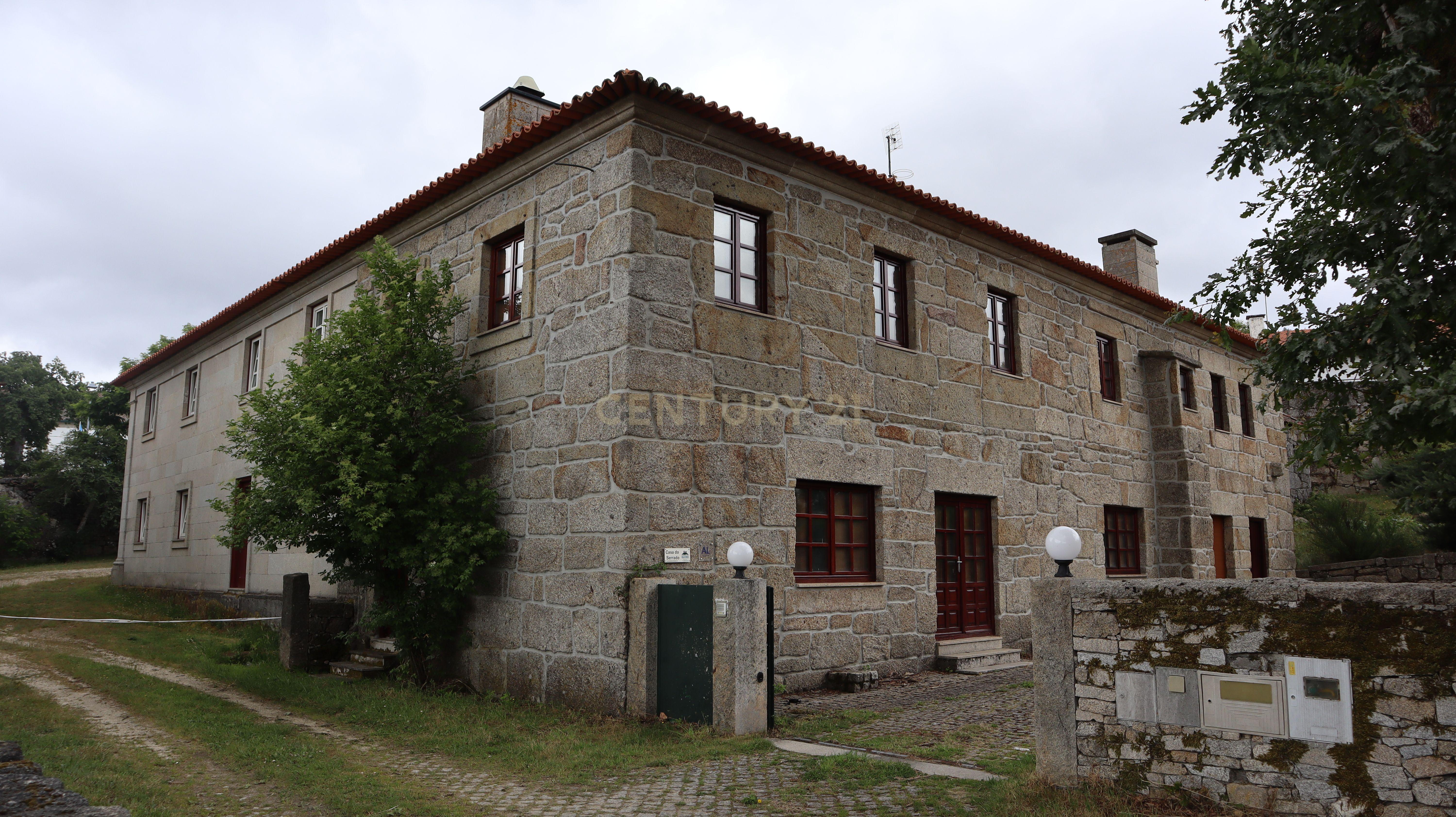 Imóvel com negócio em Montalegre. - Image 3