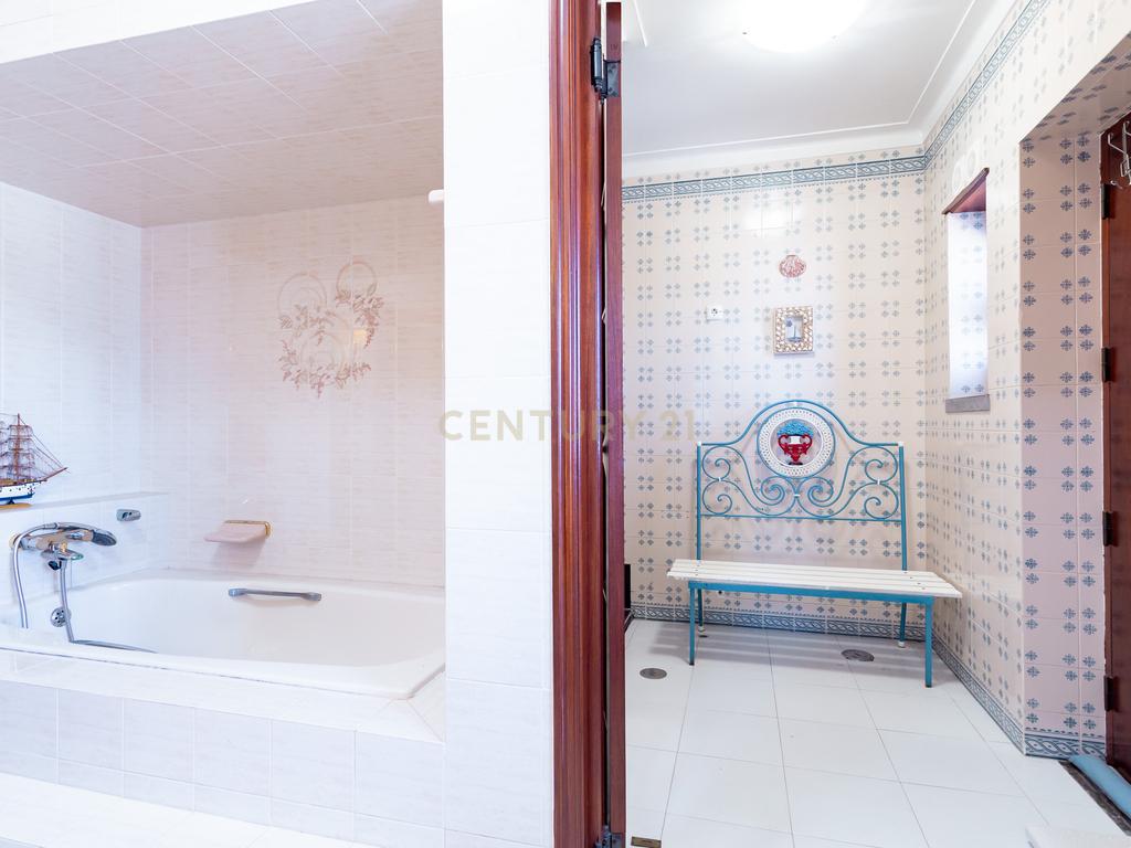 PROPRIEDADE COM HABITAÇÃO E ARMAZÉM A 40 MINUTOS DE LISBOA - Image 19