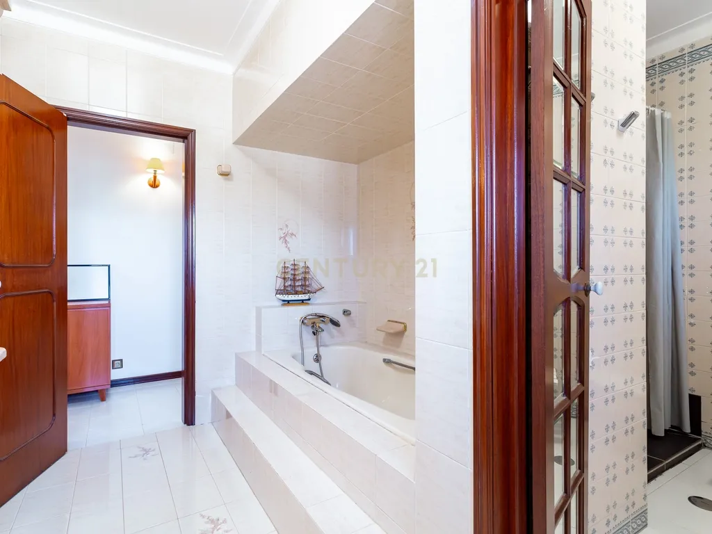PROPRIEDADE COM HABITAÇÃO E ARMAZÉM A 40 MINUTOS DE LISBOA - Image 20