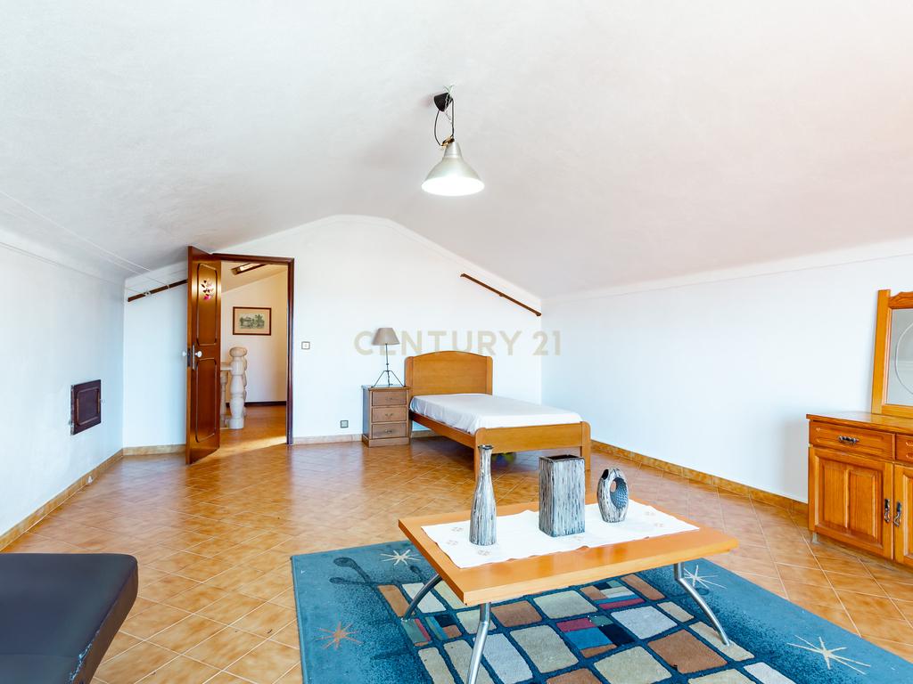 PROPRIEDADE COM HABITAÇÃO E ARMAZÉM A 40 MINUTOS DE LISBOA - Image 24