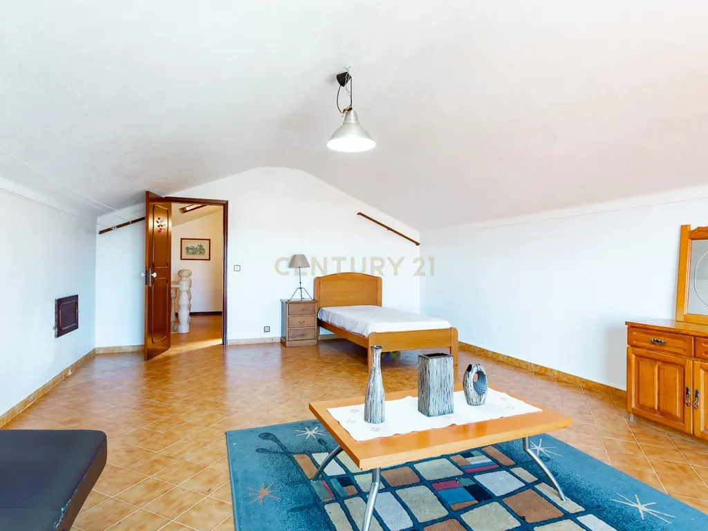 PROPRIEDADE COM HABITAÇÃO E ARMAZÉM A 40 MINUTOS DE LISBOA - Image 24