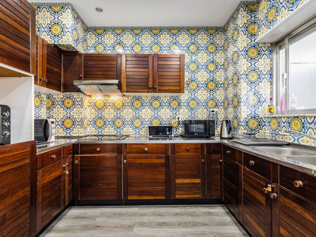 Apartamento no centro histórico da cidade de leiria I 6 quartos I investimento I rentabilidade de 6,4 % - Image 9