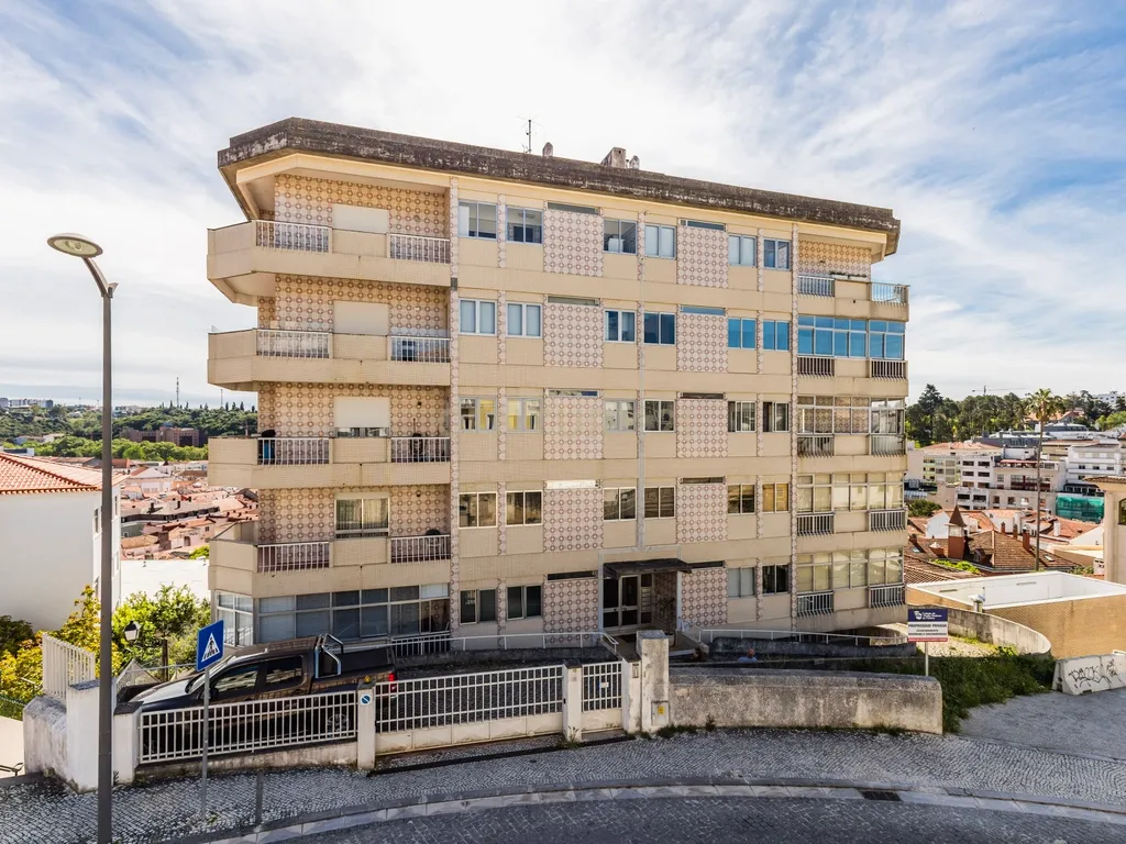 Apartamento no centro histórico da cidade de leiria I 6 quartos I investimento I rentabilidade de 6,4 % - Image 2
