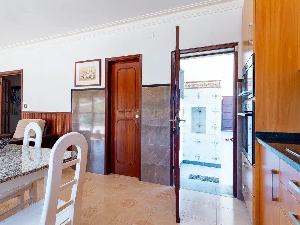 PROPRIEDADE COM HABITAÇÃO E ARMAZÉM A 40 MINUTOS DE LISBOA - Image 33