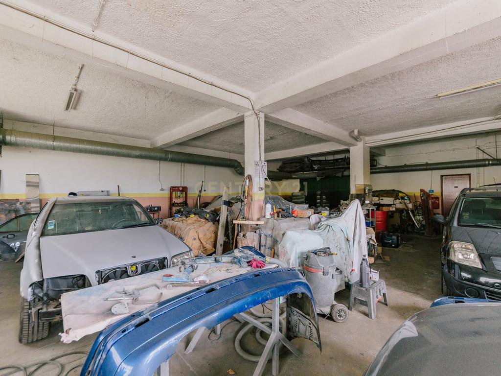 Moradia T4+1 isolada em Pirescoxe, Santa Iria de Azóia, com terreno e garagem/oficina. Oportunidade para Habitação e Negócio. - Image 28
