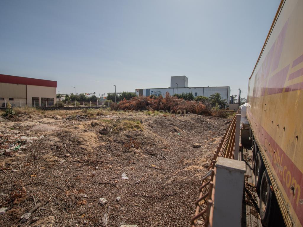 Armazém e Estacionamento - 750m² - Image 8