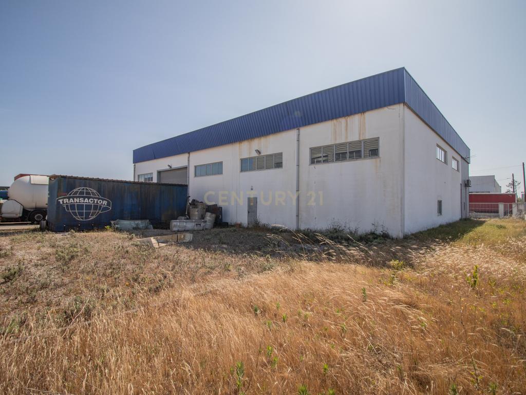 Armazém e Estacionamento - 750m² - Image 3
