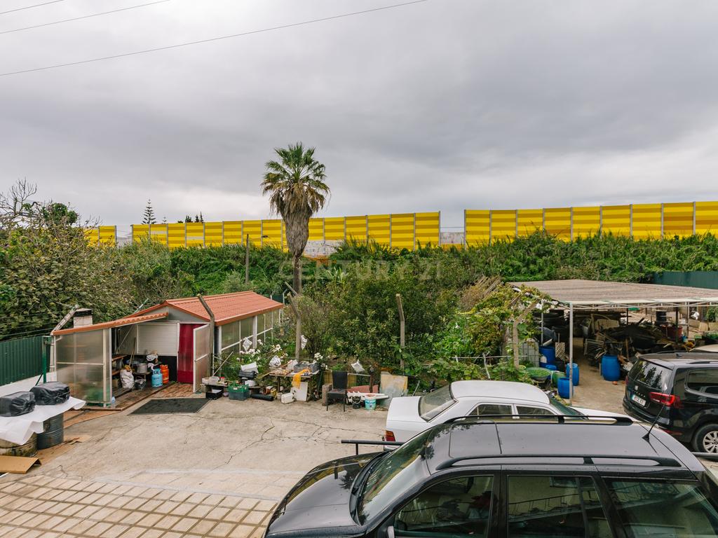 Moradia T4+1 isolada em Pirescoxe, Santa Iria de Azóia, com terreno e garagem/oficina. Oportunidade para Habitação e Negócio. - Image 32