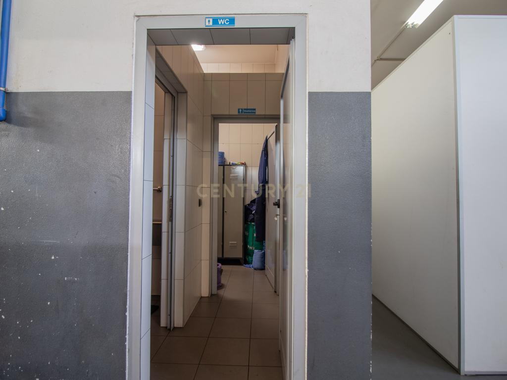 Armazém e Estacionamento - 750m² - Image 15