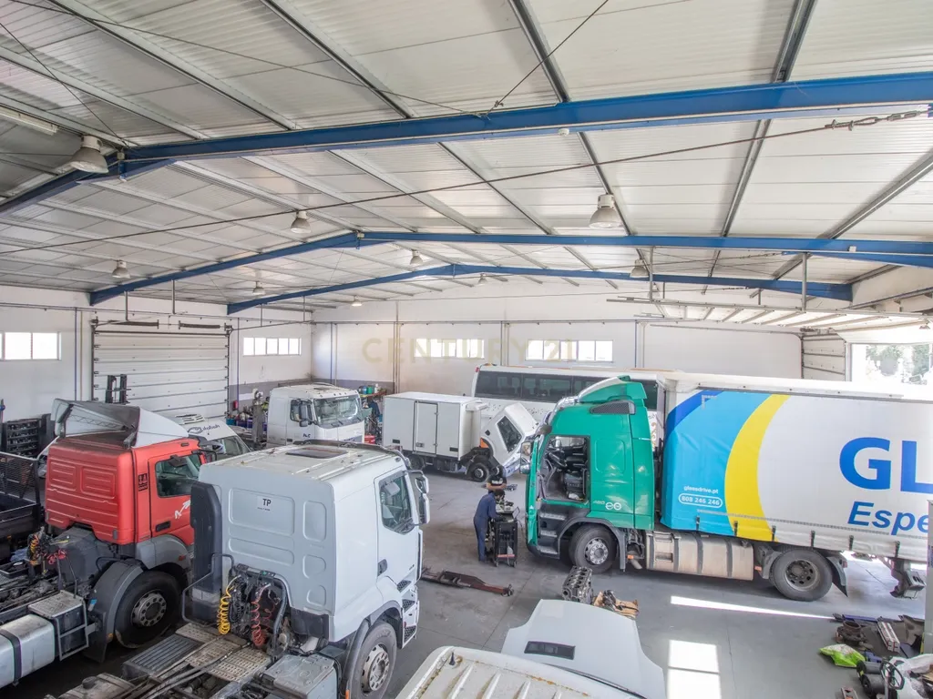 Armazém e Estacionamento - 750m² - Image 20