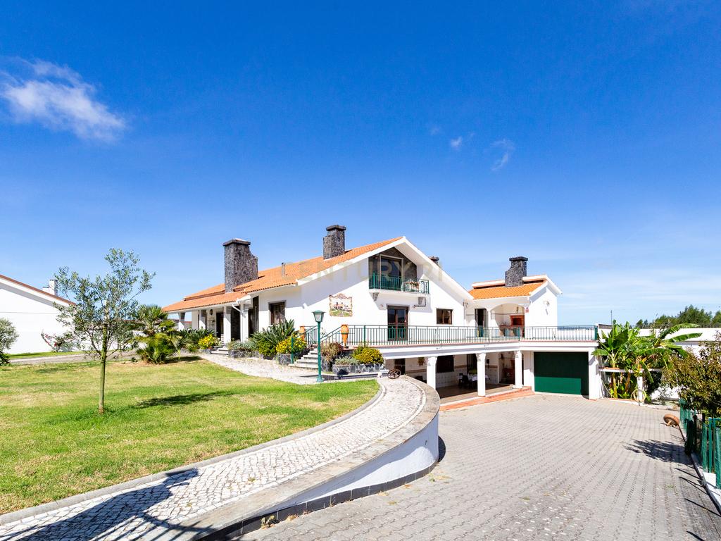 PROPRIEDADE COM HABITAÇÃO E ARMAZÉM A 40 MINUTOS DE LISBOA - Image 3