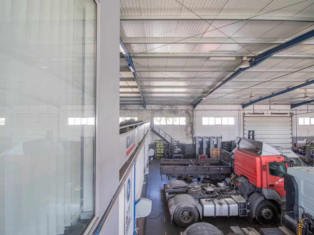Armazém e Estacionamento - 750m² - Image 19