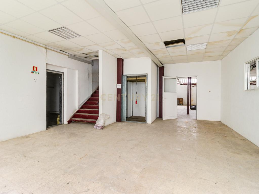 Edificio Comércio  - Centro da Amadora,  Rua Gonçalves Ramos - Image 19