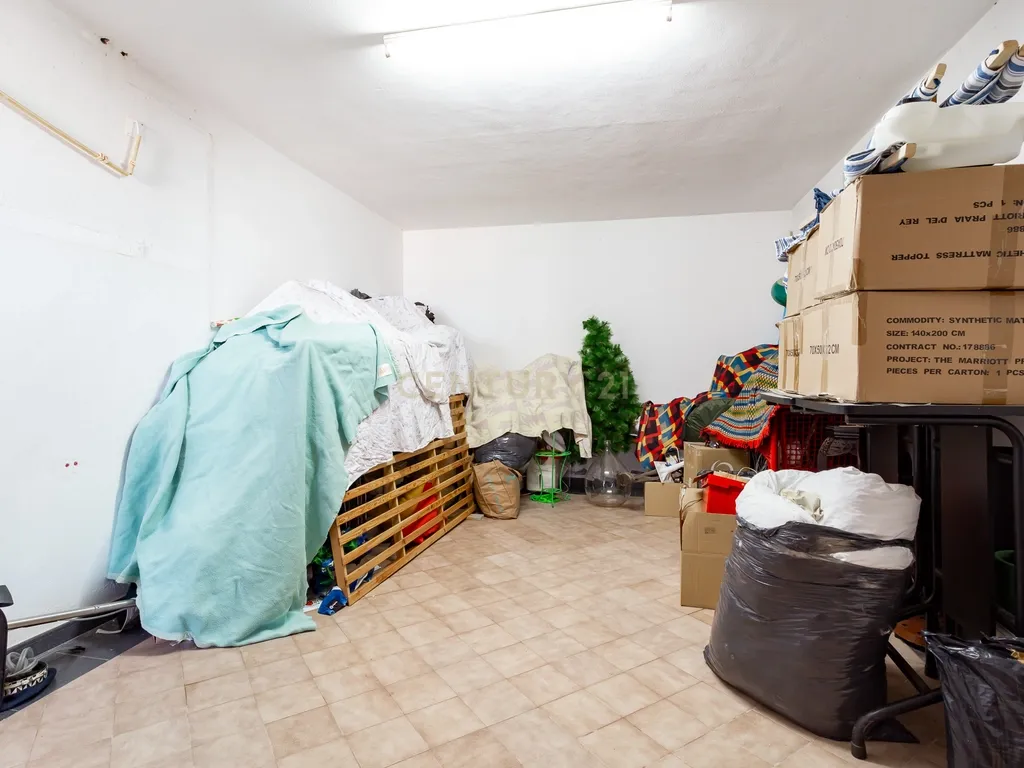 PROPRIEDADE COM HABITAÇÃO E ARMAZÉM A 40 MINUTOS DE LISBOA - Image 36