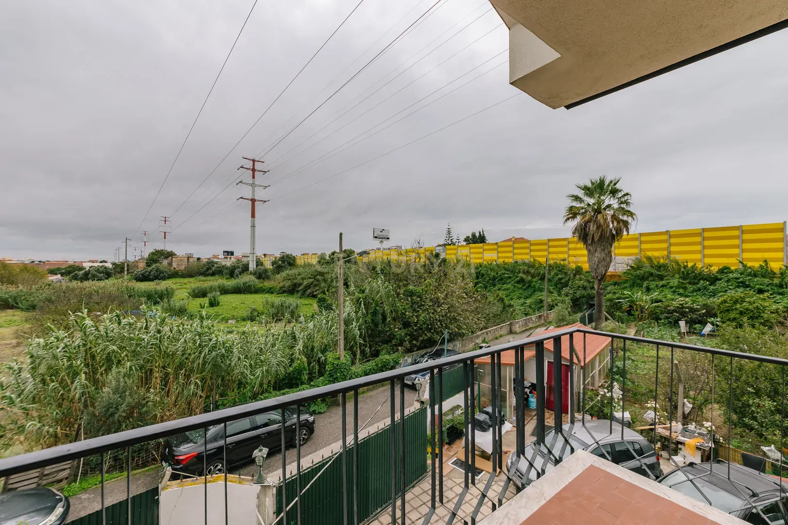 Moradia T4+1 isolada em Pirescoxe, Santa Iria de Azóia, com terreno e garagem/oficina. Oportunidade para Habitação e Negócio. - Image 33