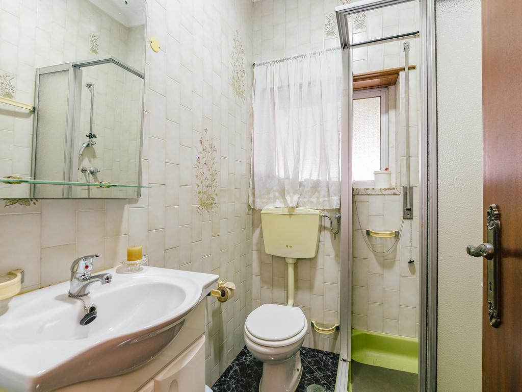 Moradia T4+1 isolada em Pirescoxe, Santa Iria de Azóia, com terreno e garagem/oficina. Oportunidade para Habitação e Negócio. - Image 22