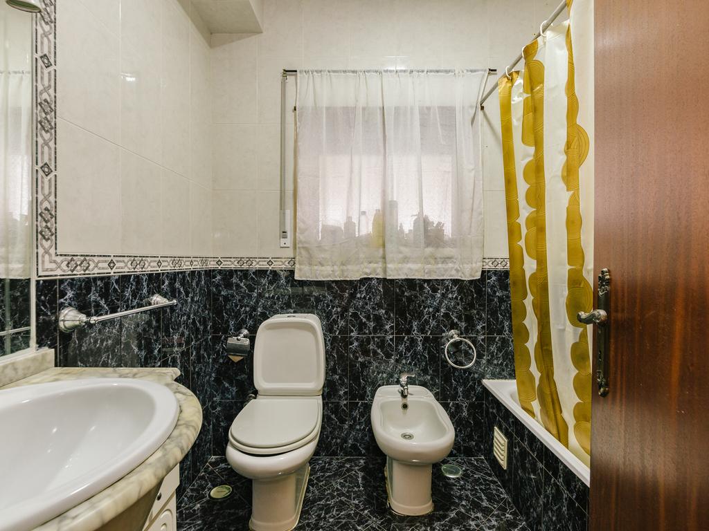 Moradia T4+1 isolada em Pirescoxe, Santa Iria de Azóia, com terreno e garagem/oficina. Oportunidade para Habitação e Negócio. - Image 20