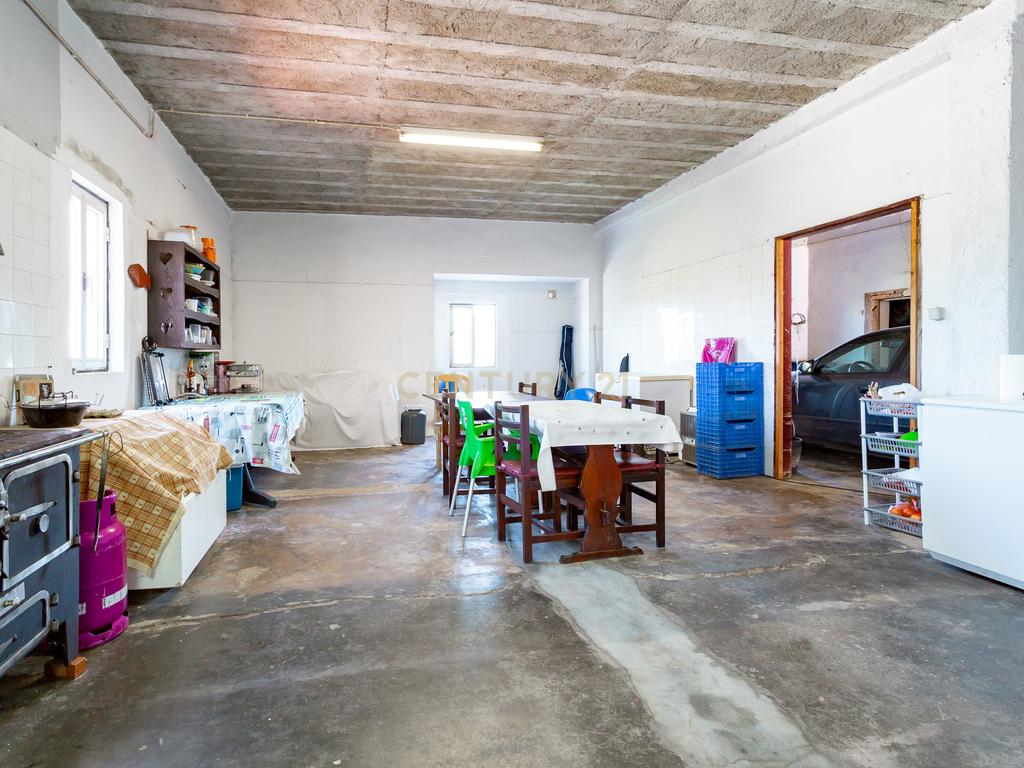 PROPRIEDADE COM HABITAÇÃO E ARMAZÉM A 40 MINUTOS DE LISBOA - Image 38