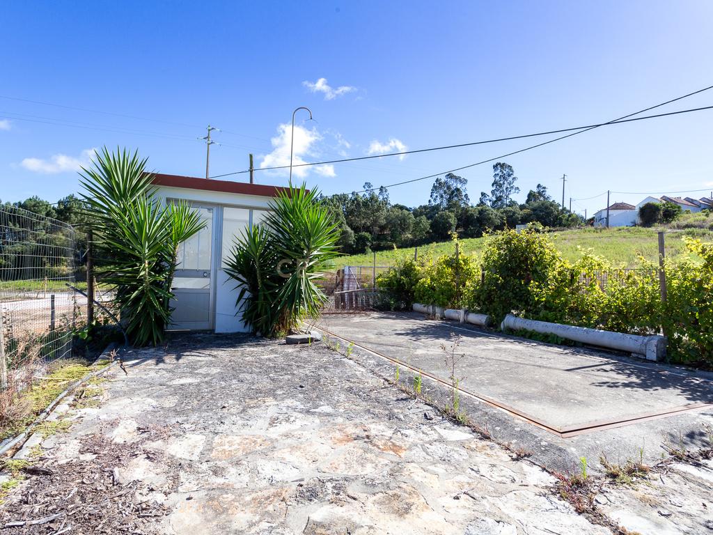 PROPRIEDADE COM HABITAÇÃO E ARMAZÉM A 40 MINUTOS DE LISBOA - Image 47