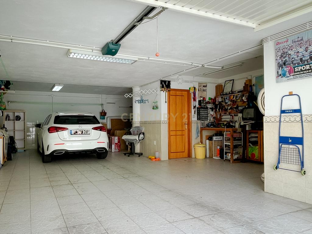 Moradia T4 Almada I Vale Flores I Piscina I Garagem - Image 43