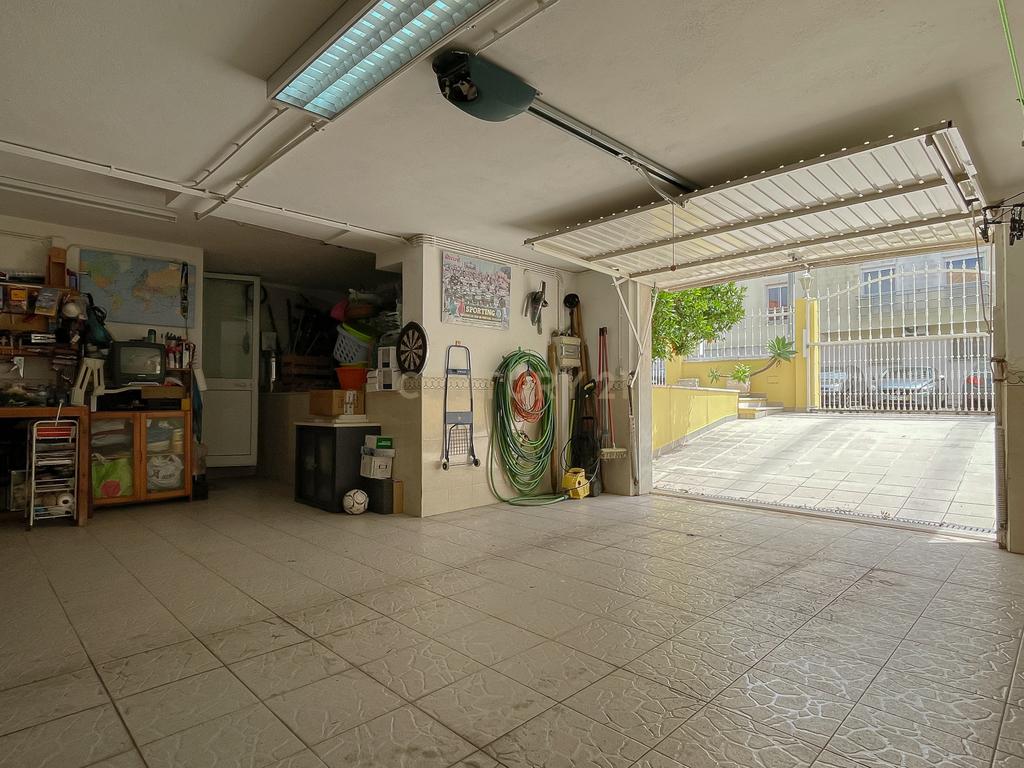 Moradia T4 Almada I Vale Flores I Piscina I Garagem - Image 44
