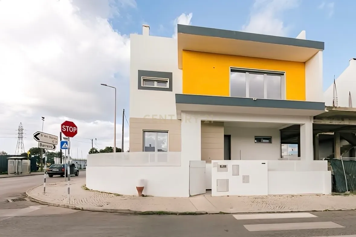 Moradia T4 em Santo António da Charneca – Barreiro, Vinha da Padeira - Image 1