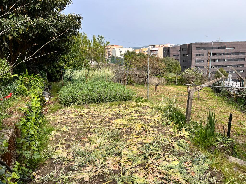 Lote urbano de 1440 metros quadrados situado no coração de Vila Real. - Image 1