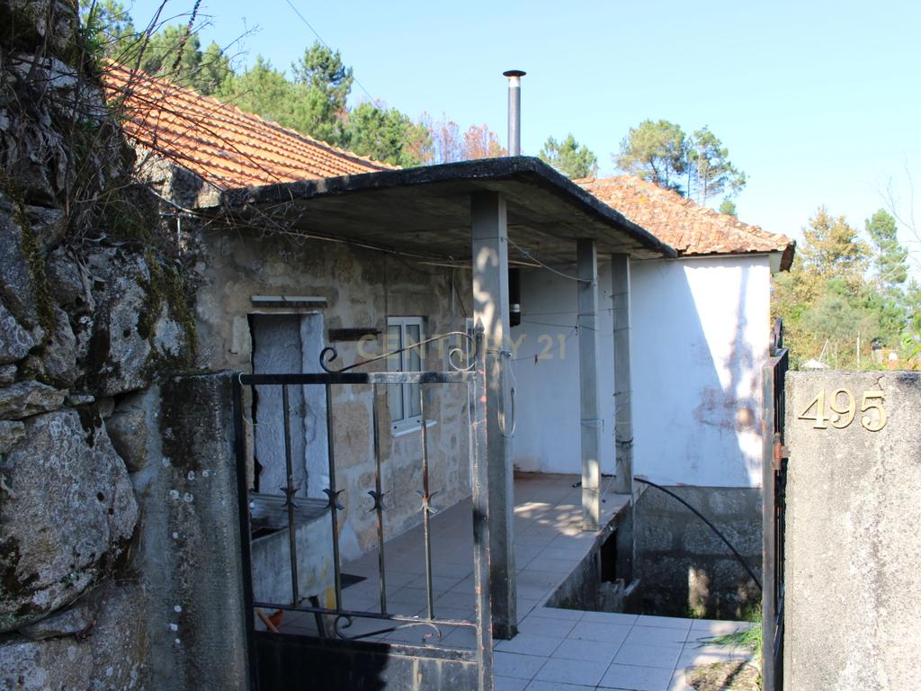 Casa para Recuperação em Cinfães - Oportunidade Única! - Image 12