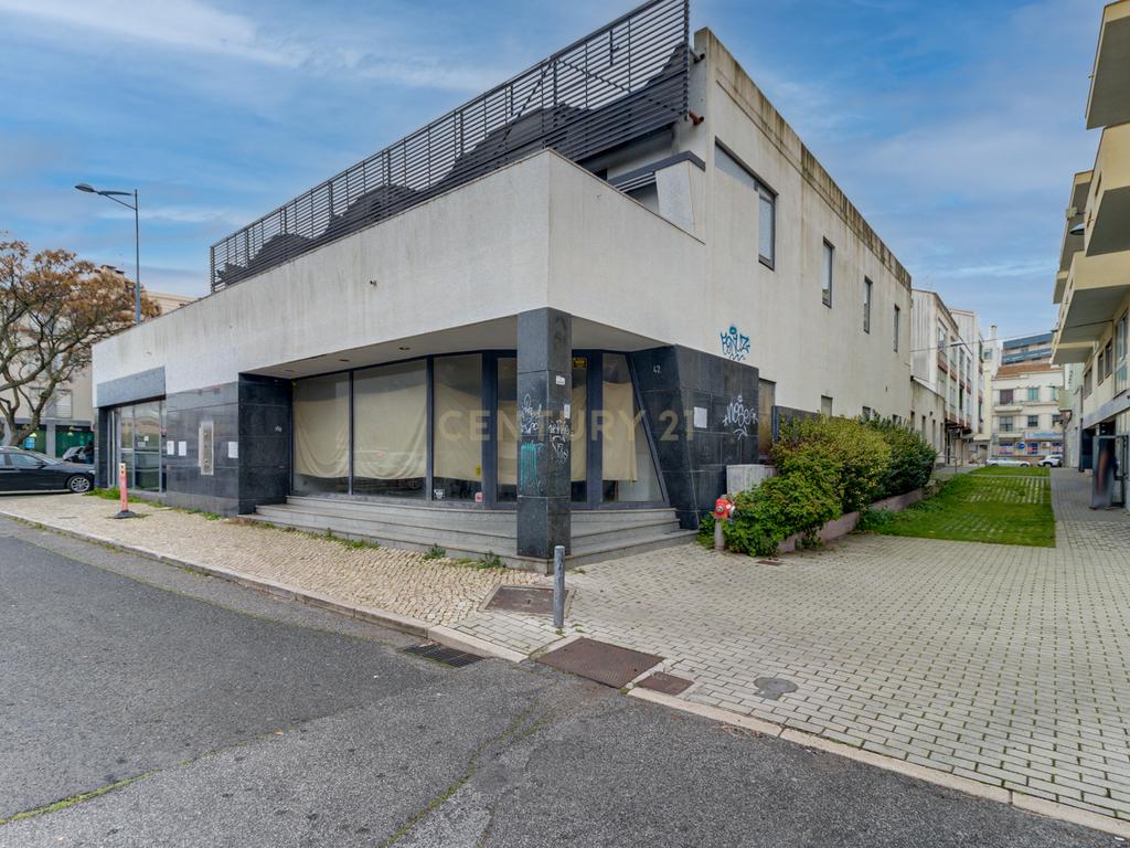 Edificio Comércio  - Centro da Amadora,  Rua Gonçalves Ramos - Image 14