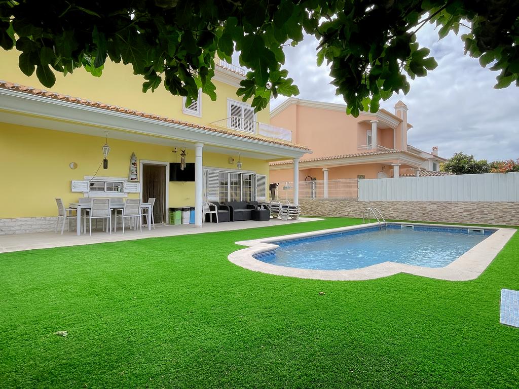 Moradia T4 Almada I Vale Flores I Piscina I Garagem - Image 14