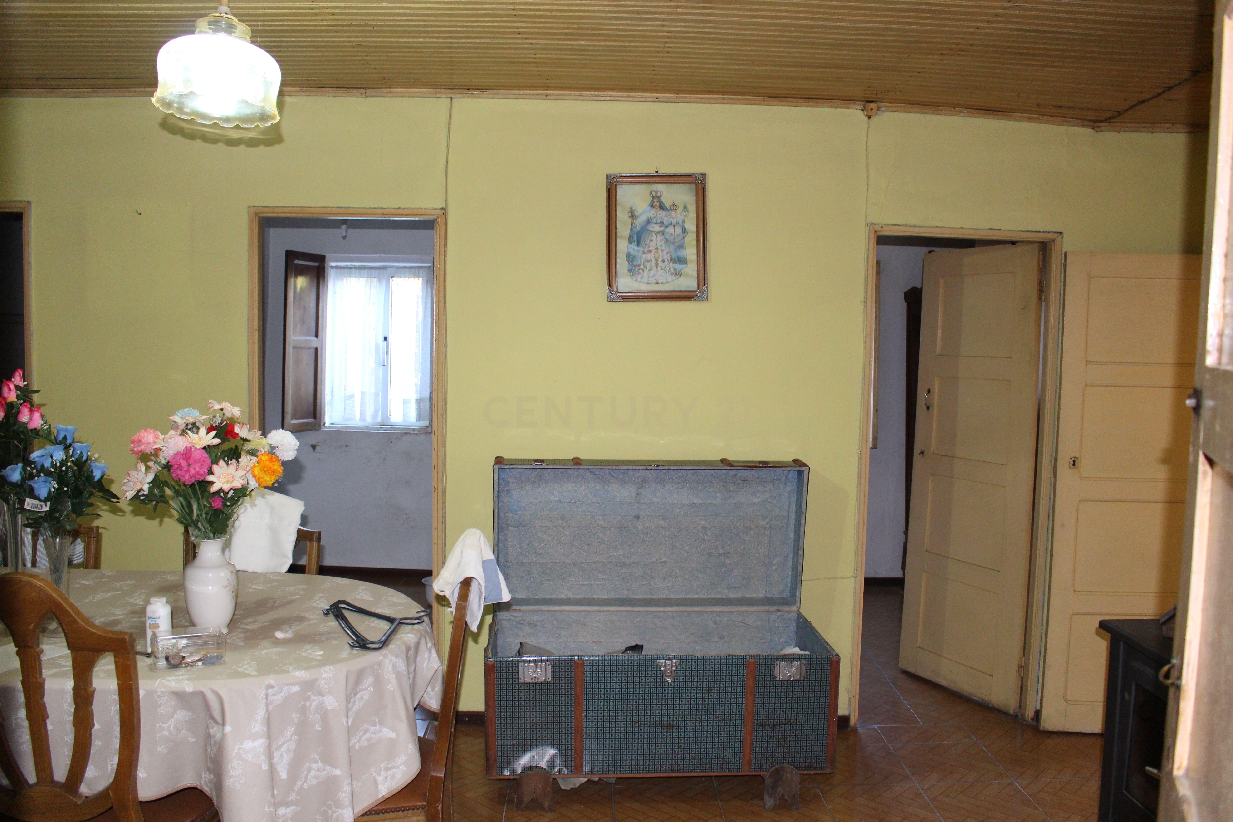 Moradia V2 em Oliveira do Douro, Cinfães - Image 9