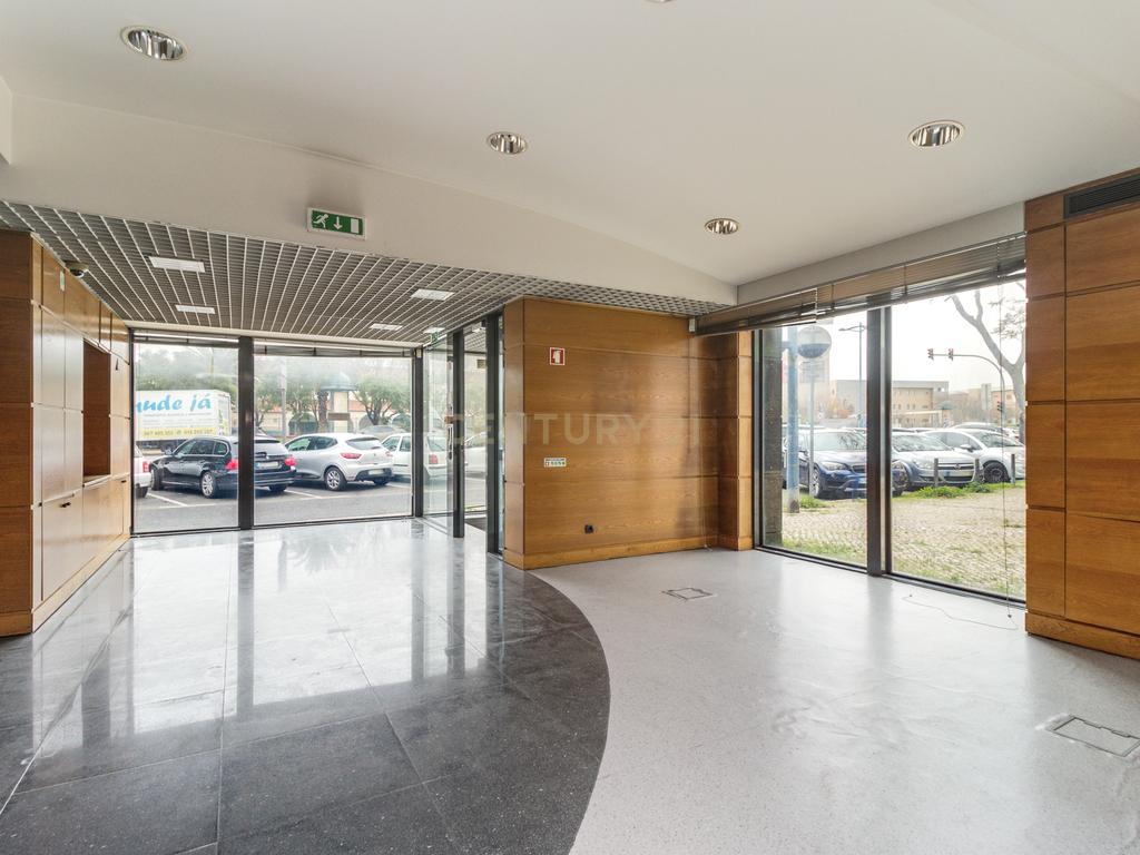 Edificio Comércio  - Centro da Amadora,  Rua Gonçalves Ramos - Image 6