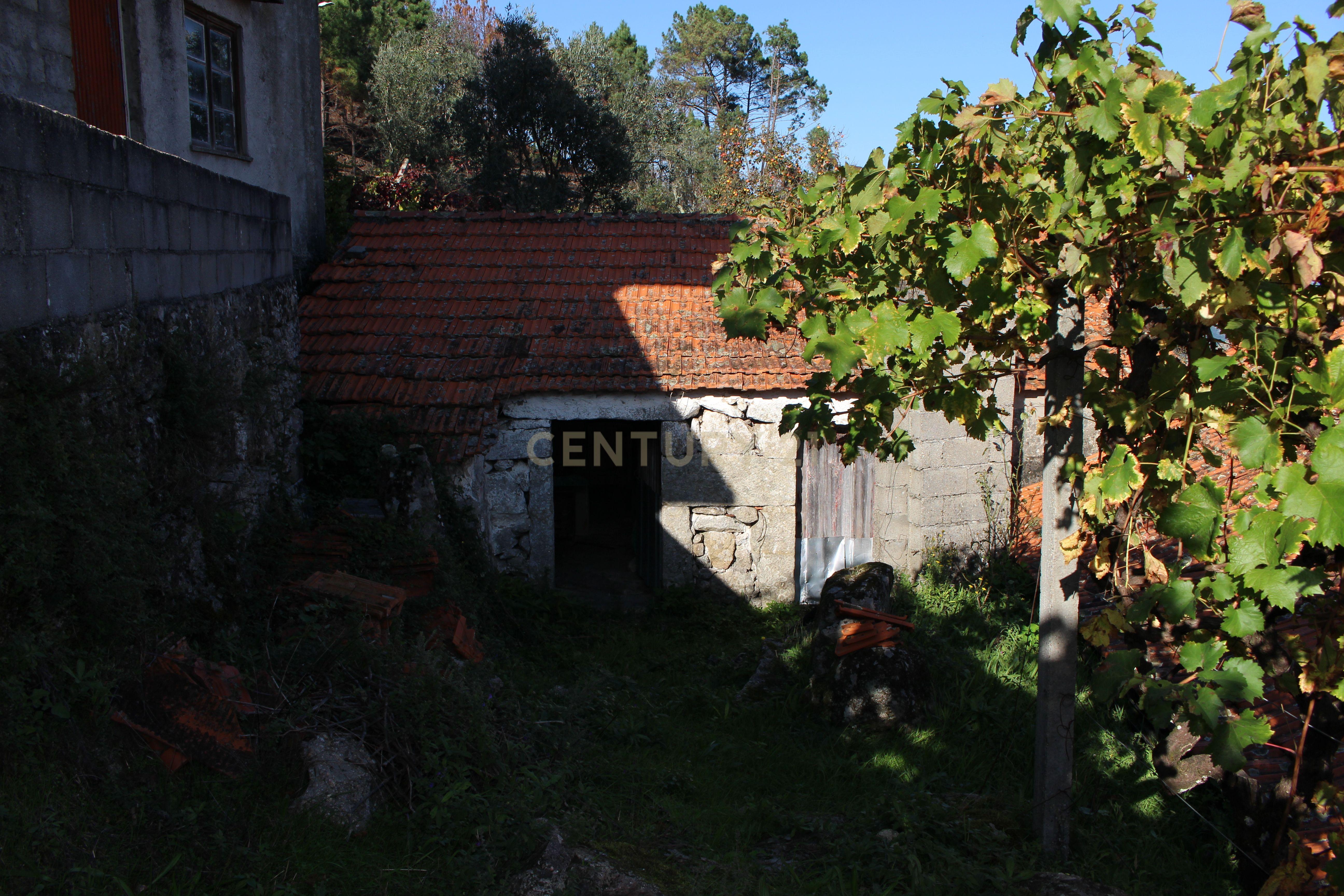 Moradia V2 em Oliveira do Douro, Cinfães - Image 21