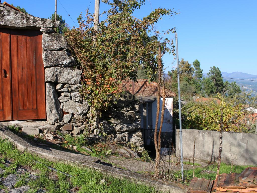 Casa para Recuperação em Cinfães - Oportunidade Única! - Image 8