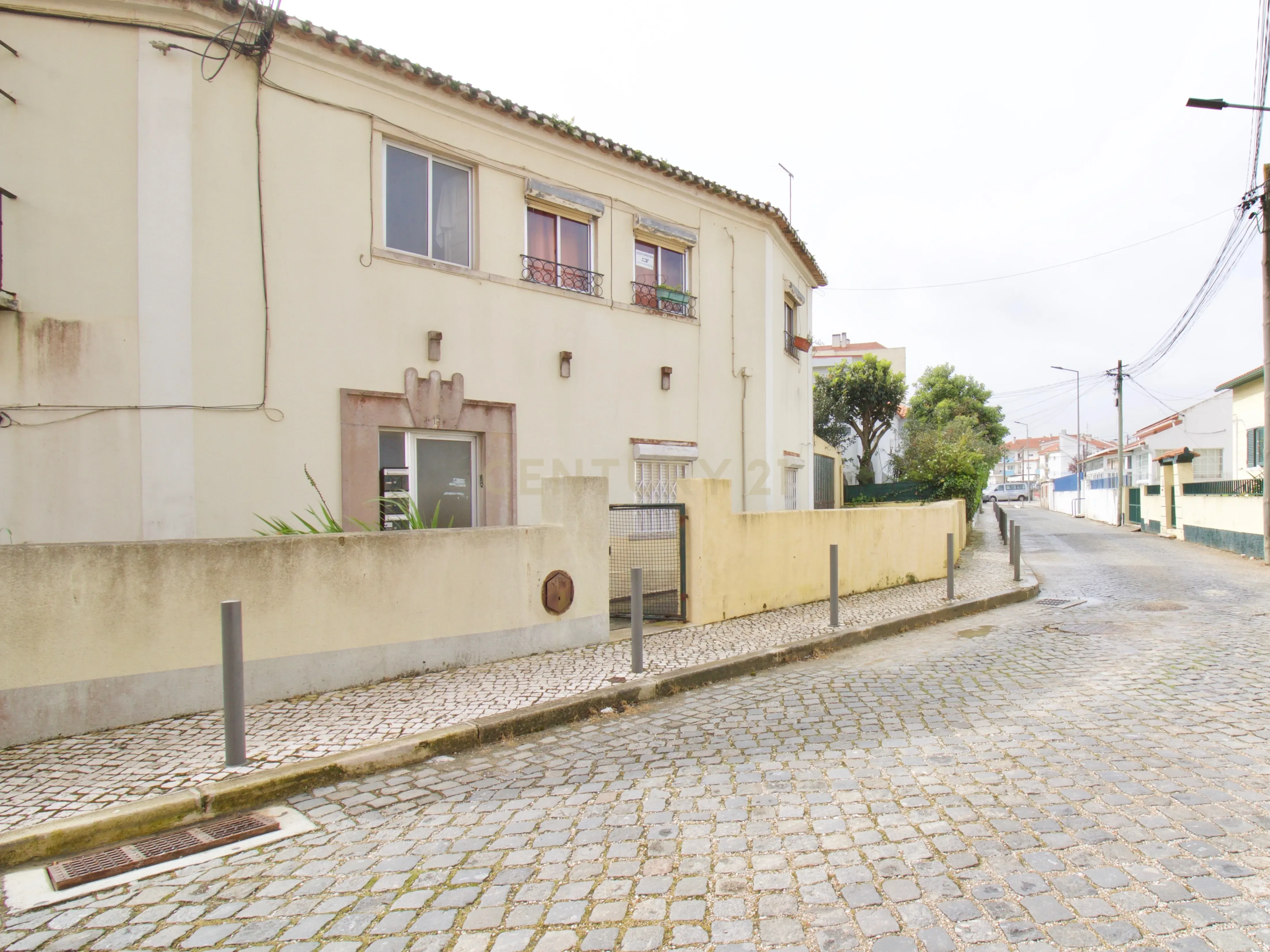 Apartamento com 2 quartos no centro de Mem Martins com Logradouro - Image 1