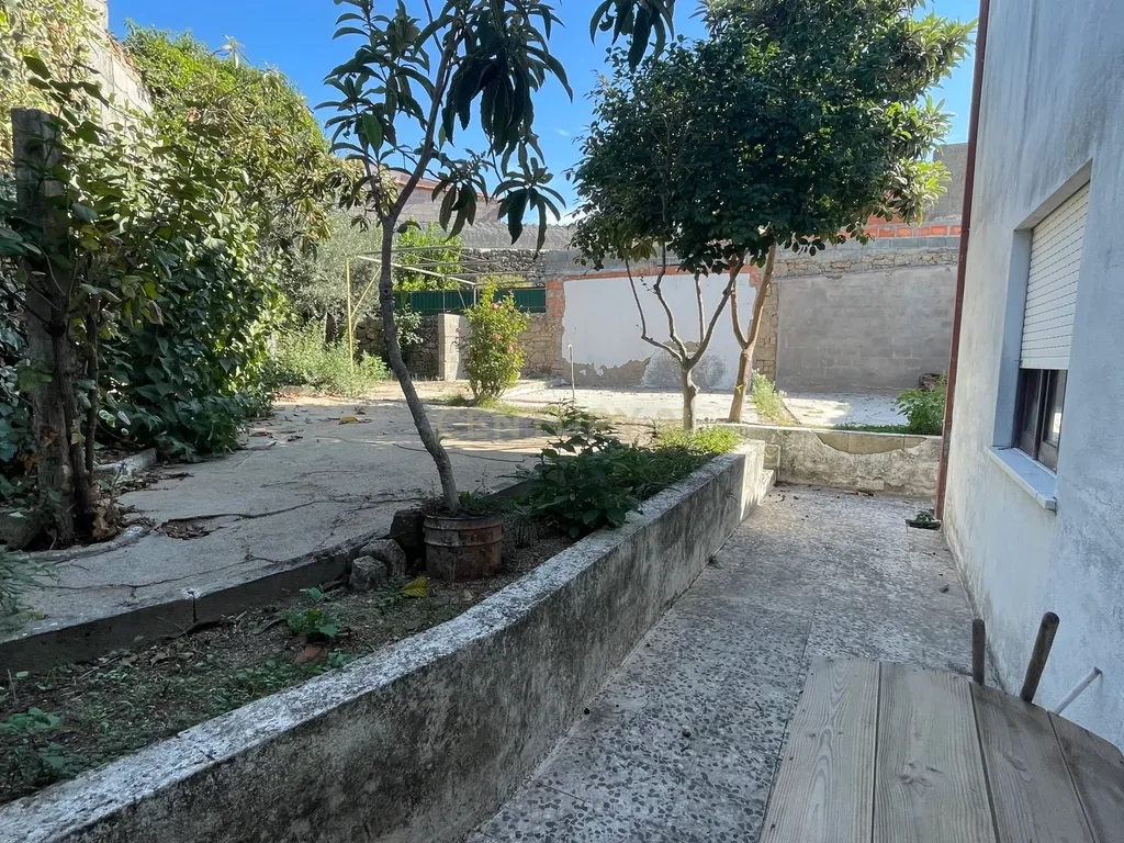 Moradia T3 | Lousa CTB, Castelo Branco - Image 1