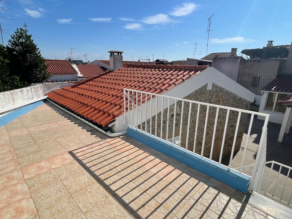 Moradia T4 em pedra | Lousa, Castelo Branco - Image 6