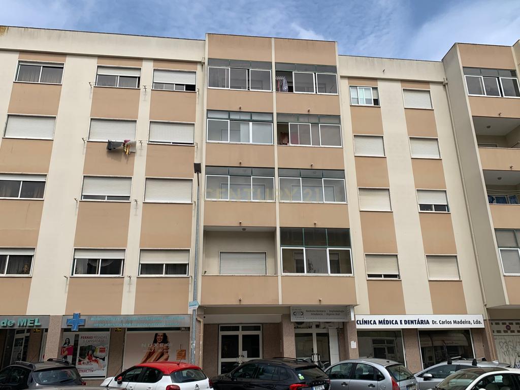 Garagem 15m2 no centro de Mem Martins - Image 1
