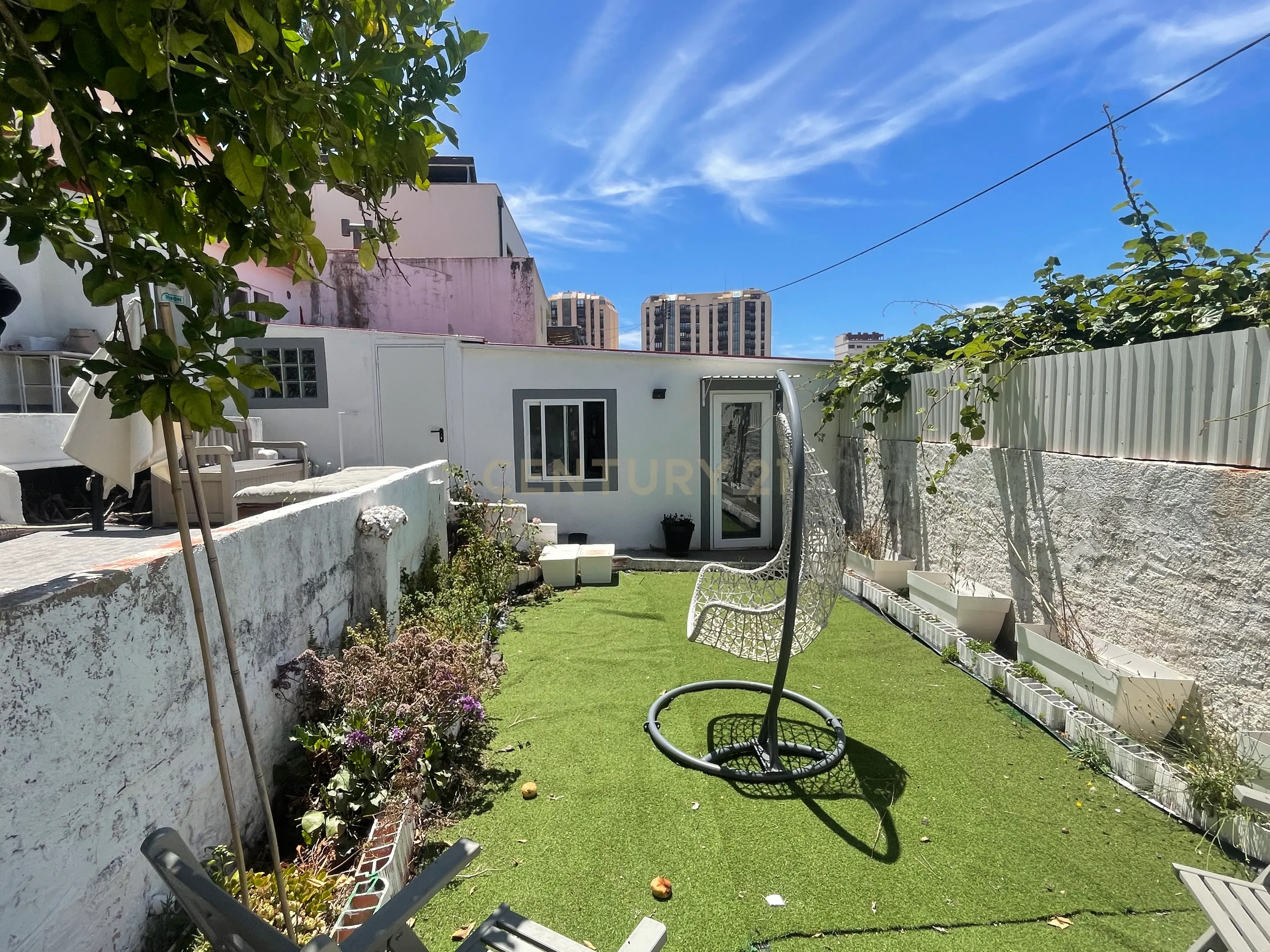 Moradia T3+1 na Ajuda com Potencial Incrível e Localização Privilegiada - Image 24