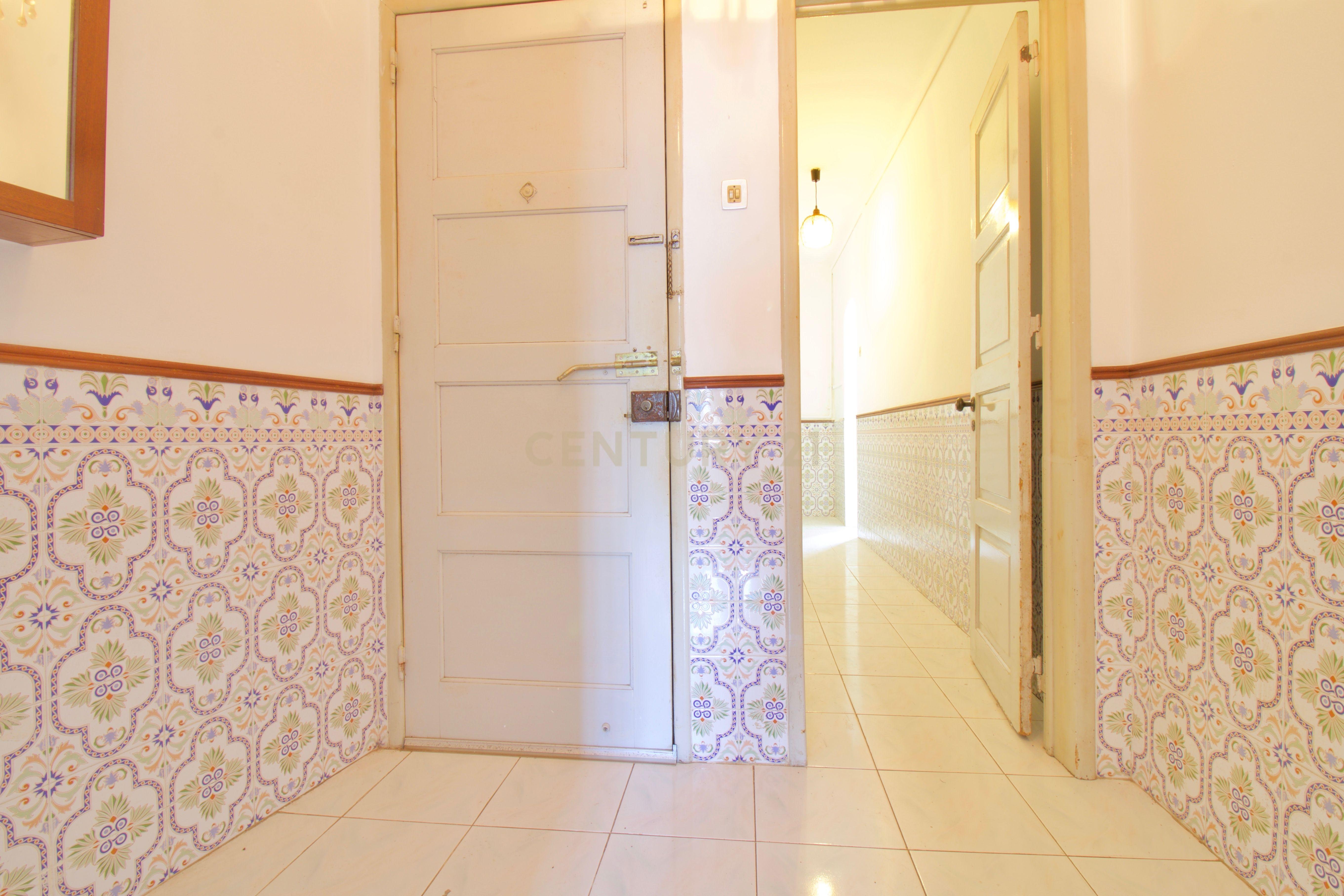 Apartamento com 2 quartos no centro de Mem Martins com Logradouro - Image 9