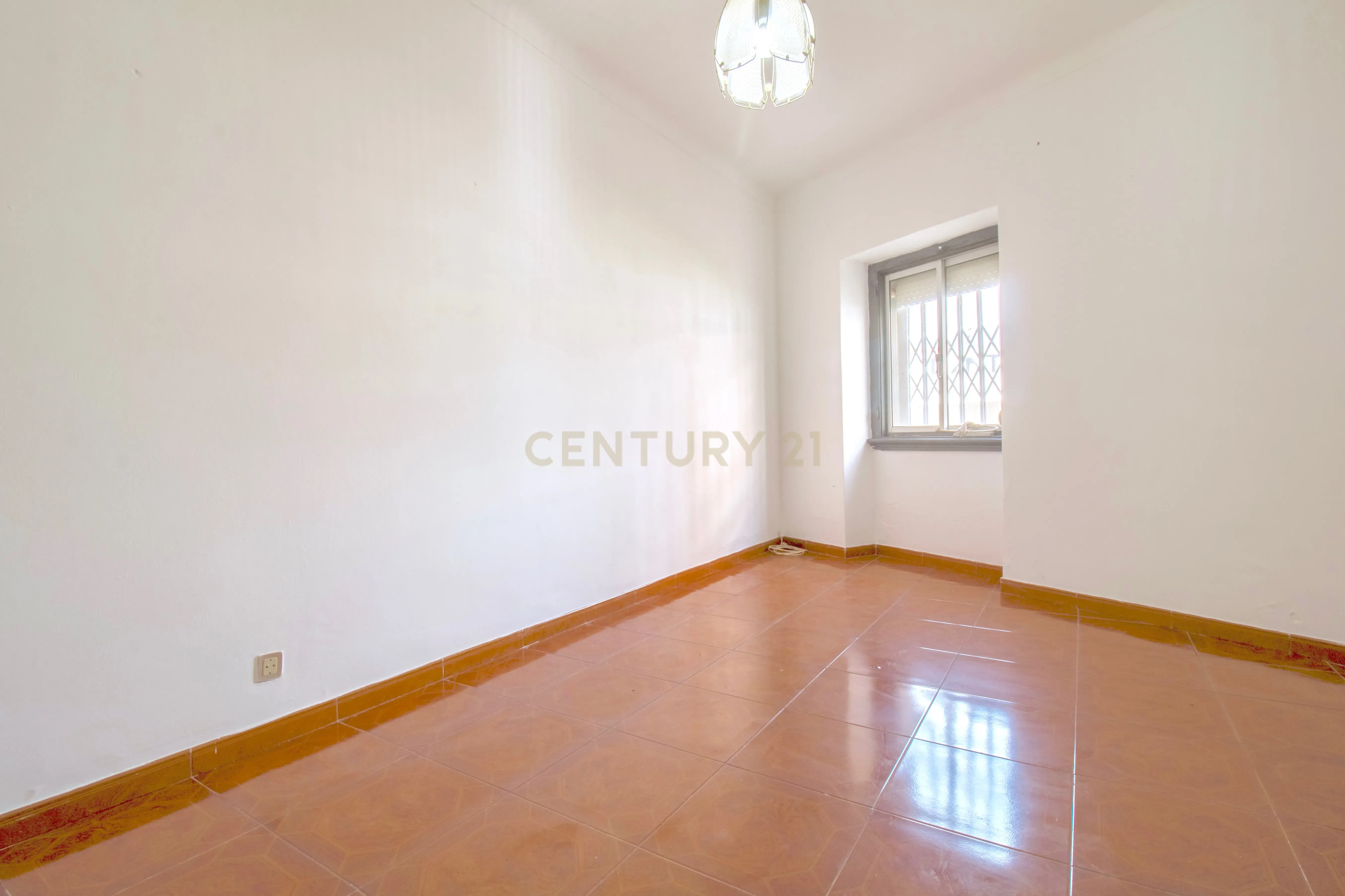 Apartamento com 2 quartos no centro de Mem Martins com Logradouro - Image 16