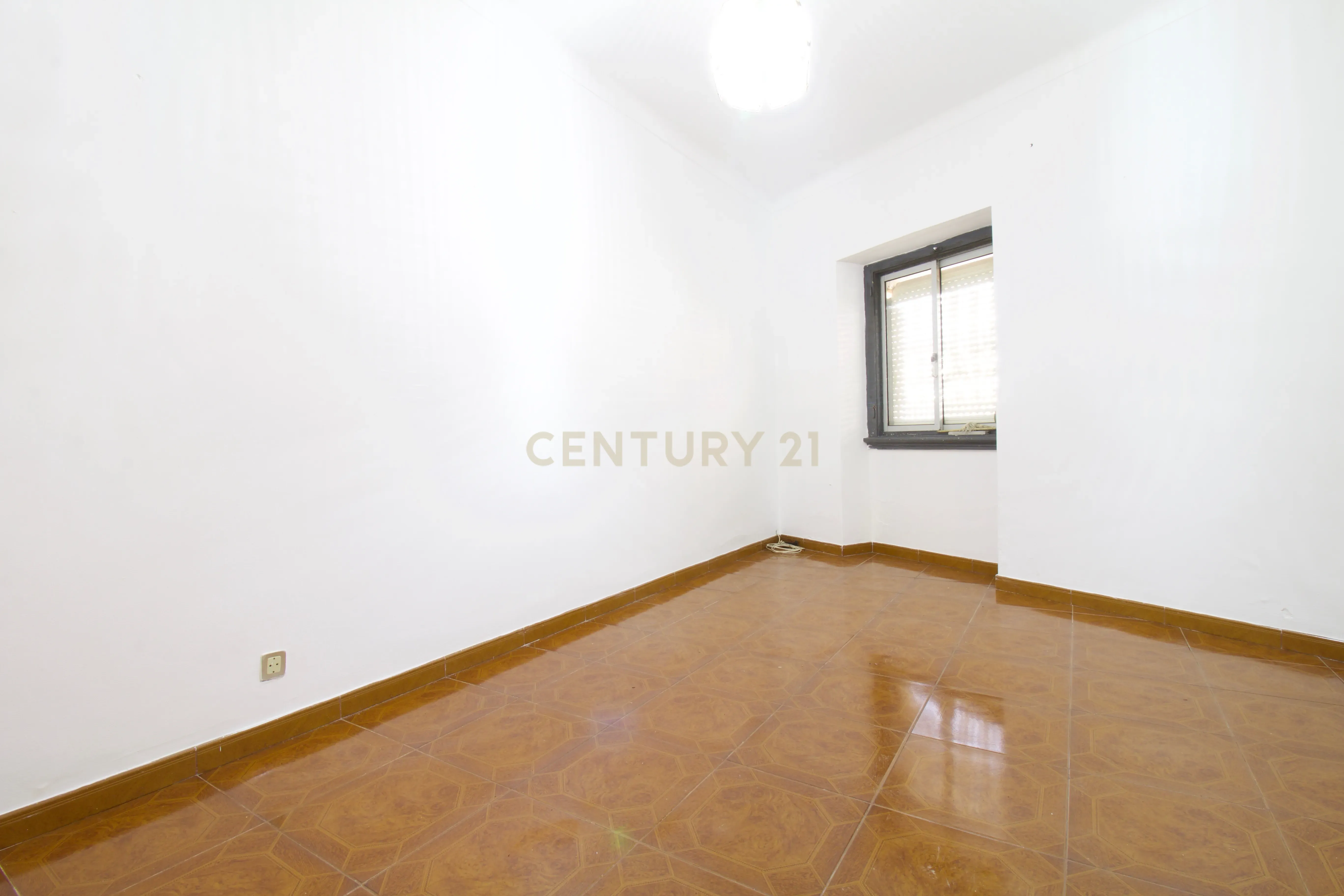 Apartamento com 2 quartos no centro de Mem Martins com Logradouro - Image 2