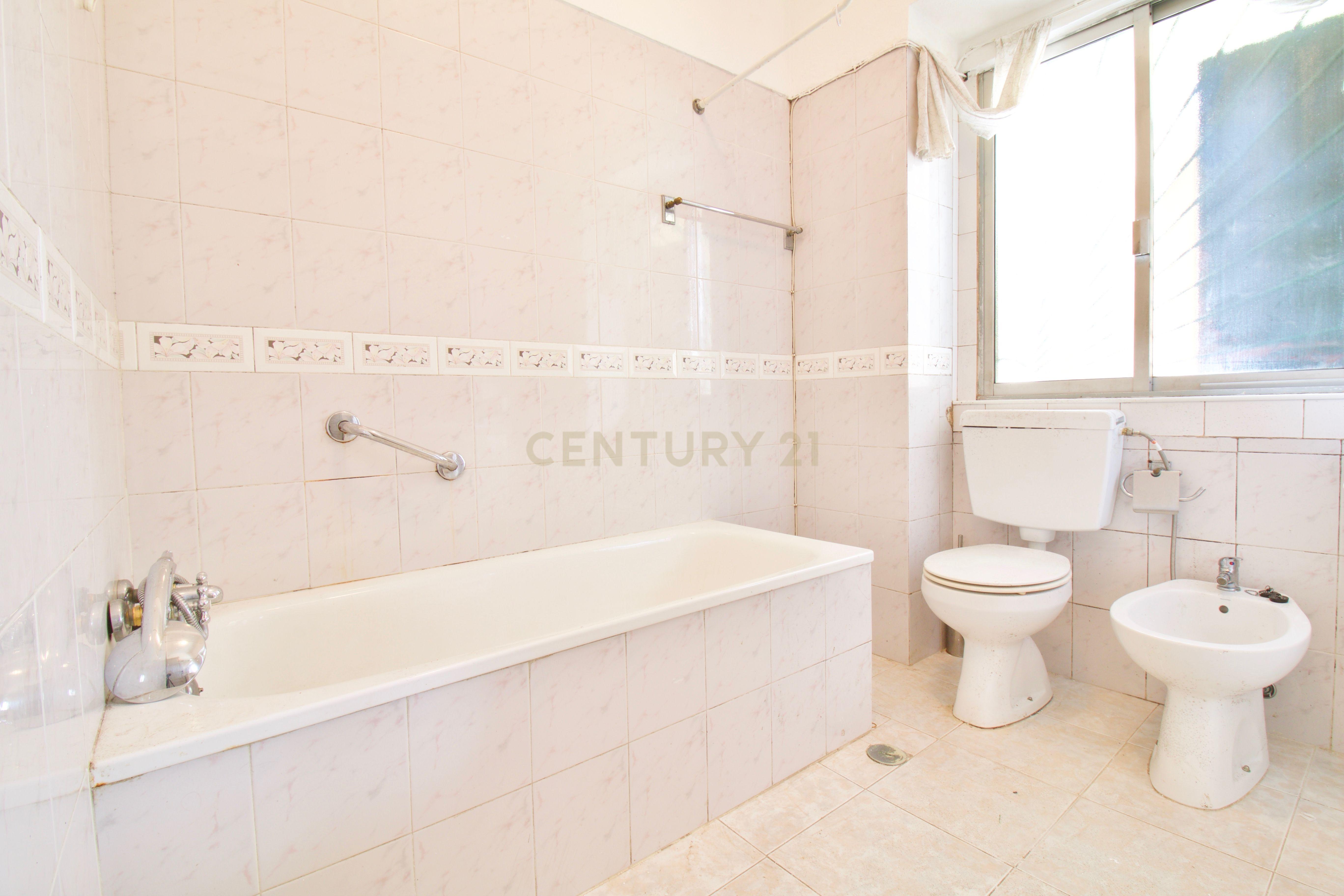 Apartamento com 2 quartos no centro de Mem Martins com Logradouro - Image 5