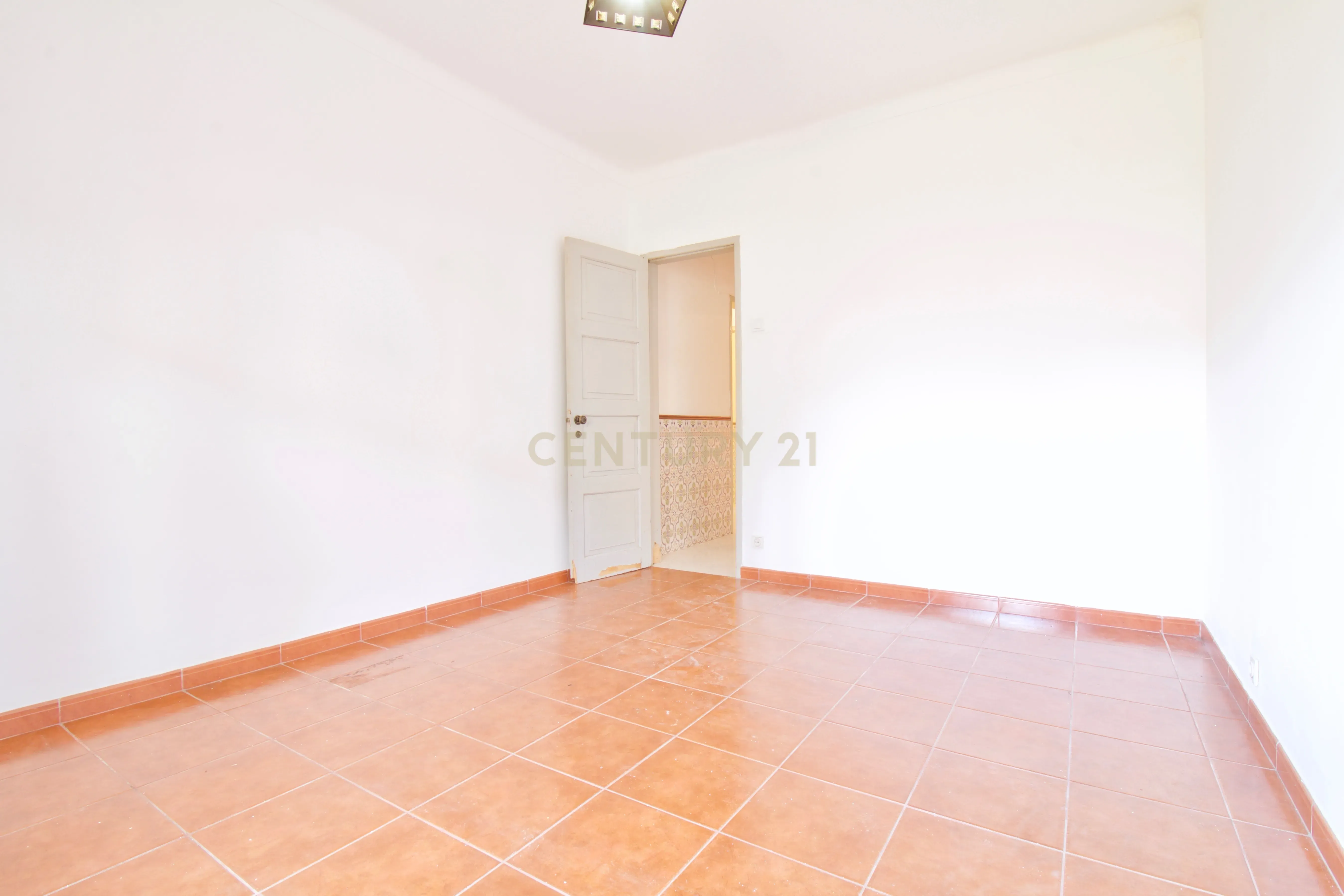 Apartamento com 2 quartos no centro de Mem Martins com Logradouro - Image 19