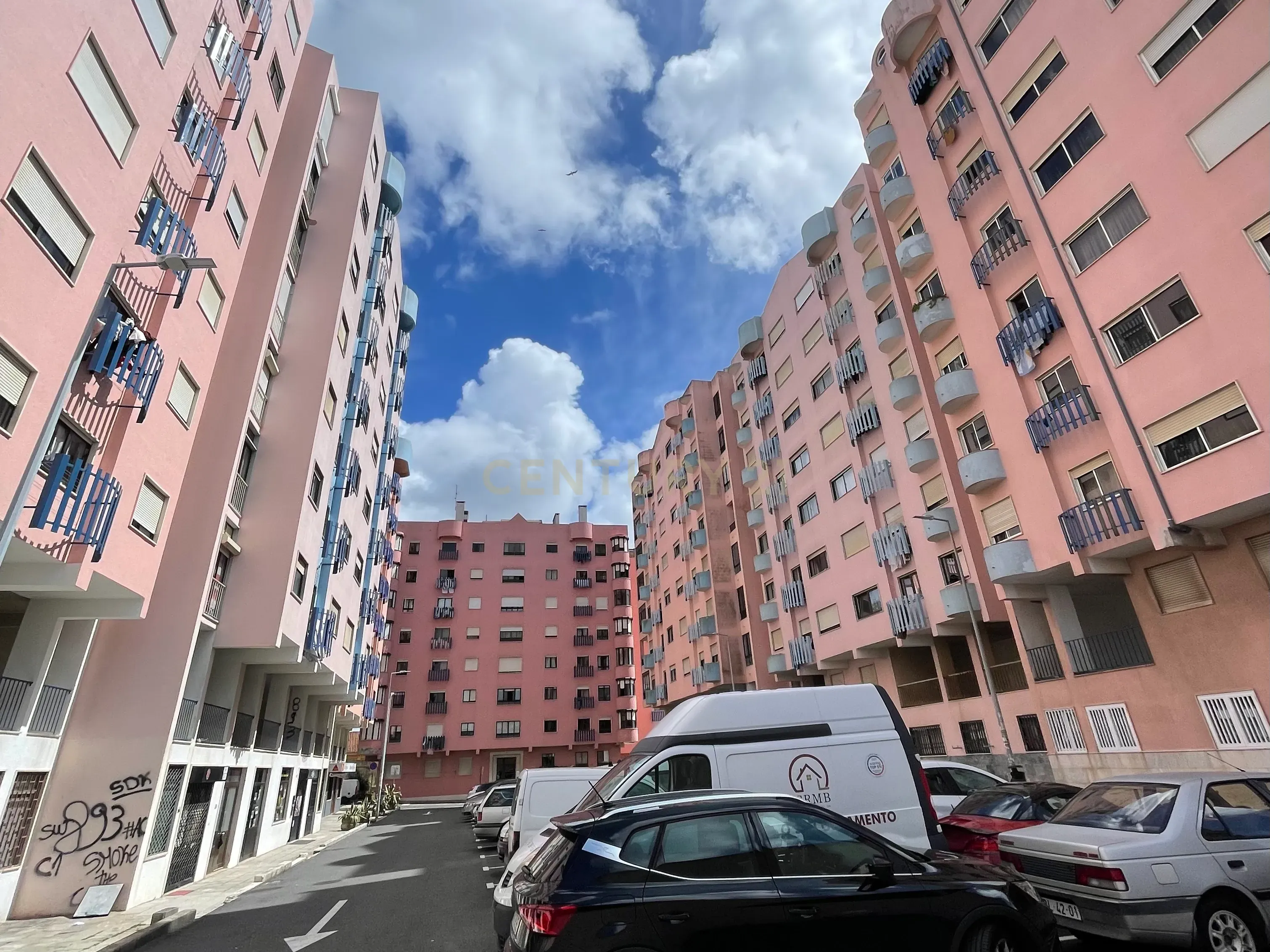 APARTAMENTO T2 CACÉM - JUNTO À IC19 INVESTIMENTO - Image 5
