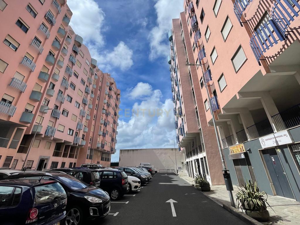 APARTAMENTO T2 CACÉM - JUNTO À IC19 INVESTIMENTO - Image 4